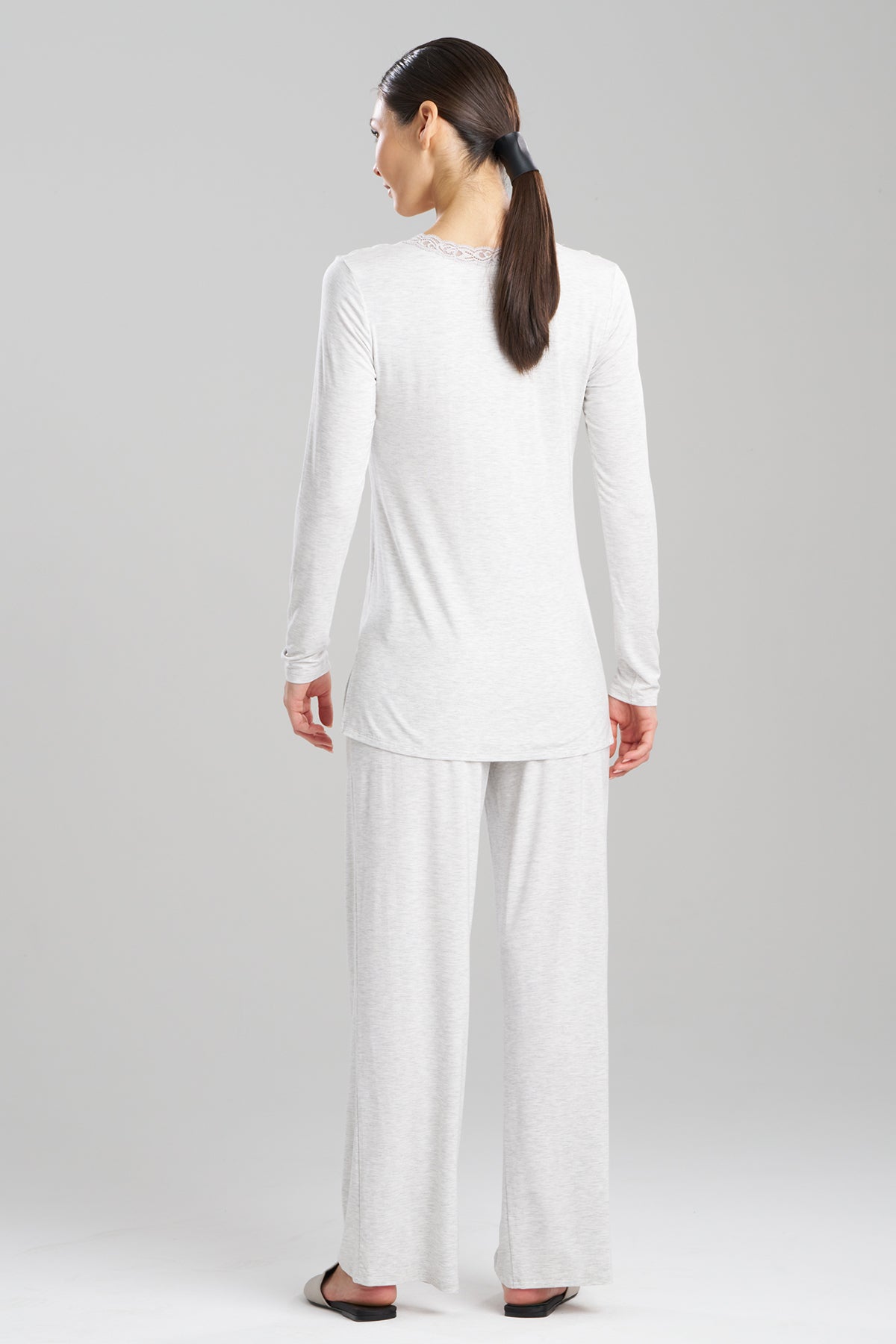 Natori Feathers Essentials Lenzing™ Ecovero™ Viscose Long Sleeve Lace PJ