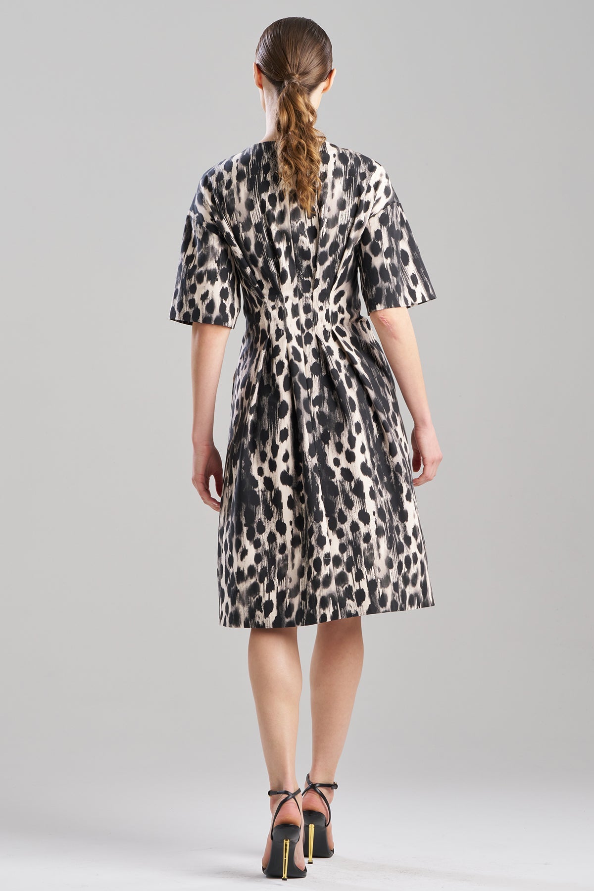 Natori Watercolor Animal Pleat Release Dress