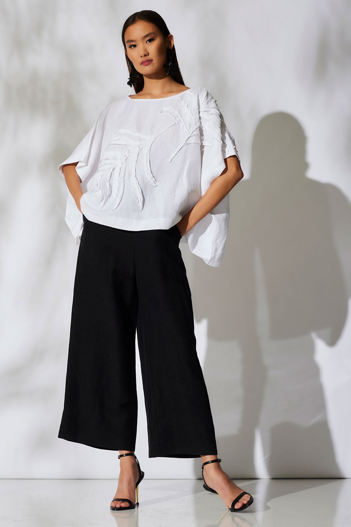 Natori Light Weight Linen Embroidered Caftan Top