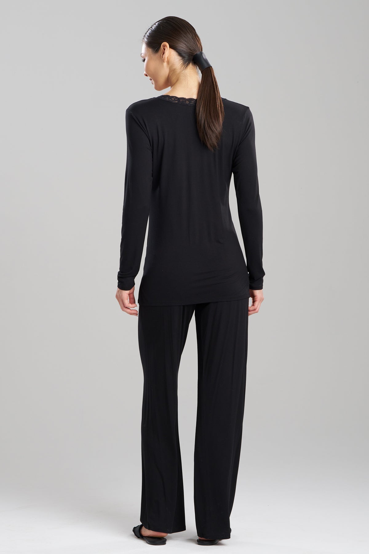 Natori Feathers Essentials Lenzing™ Ecovero™ Viscose Long Sleeve Lace PJ