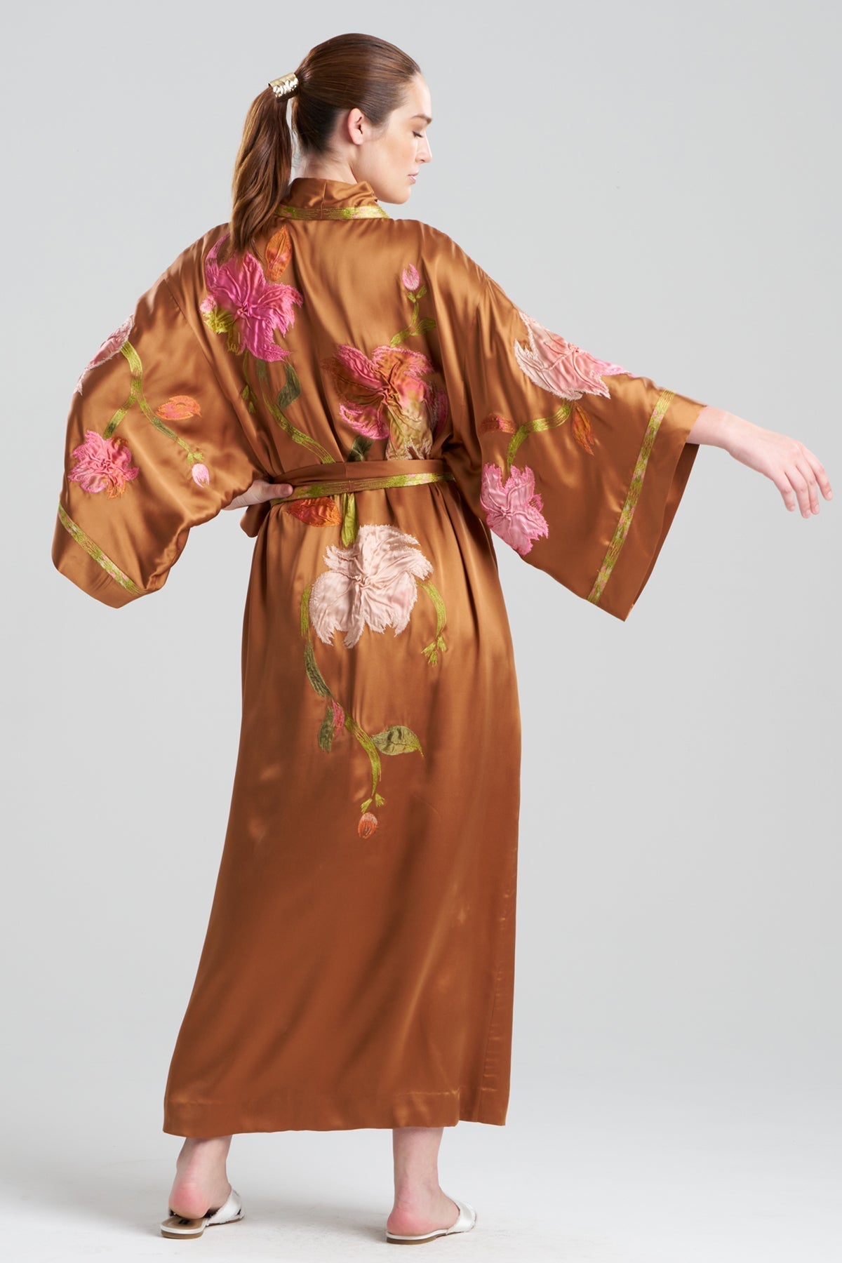 Natori Couture Brushstroke Embroidered Silk Robe