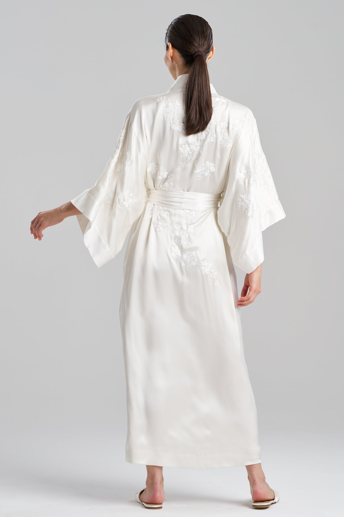 Natori Couture Sakura Embroidered Silk Robe