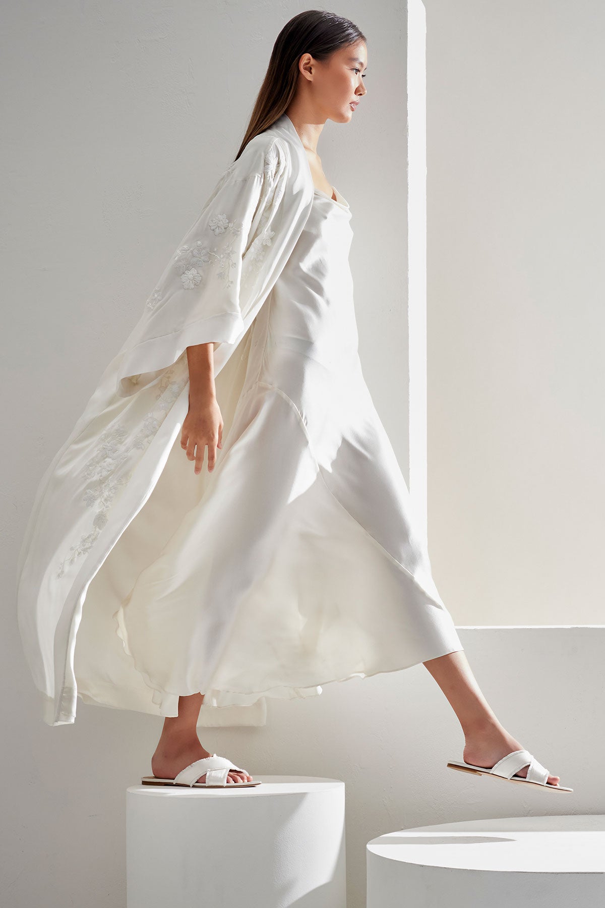 Natori Couture Sakura Embroidered Silk Robe