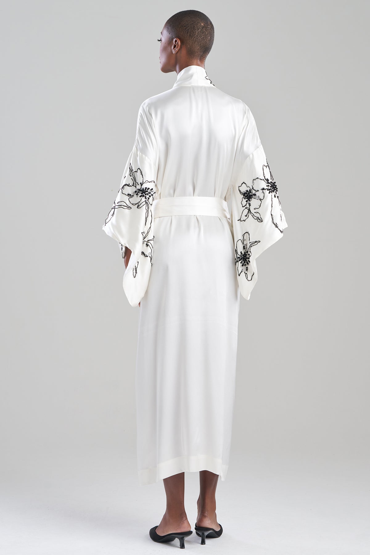 Natori Couture Yumi Embroidered Silk Robe