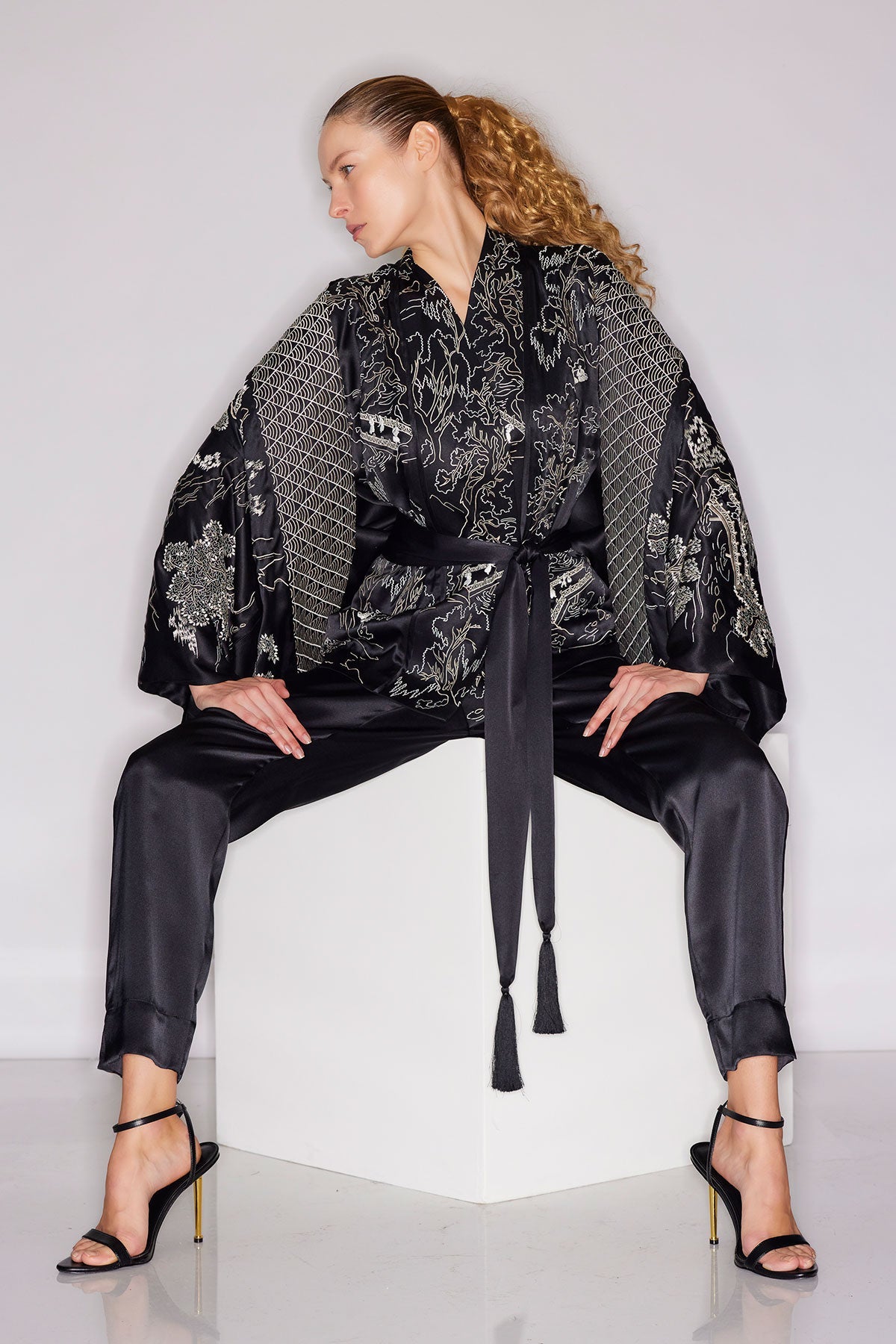 Natori Couture Nara Embroidered Silk Kimono Wrap