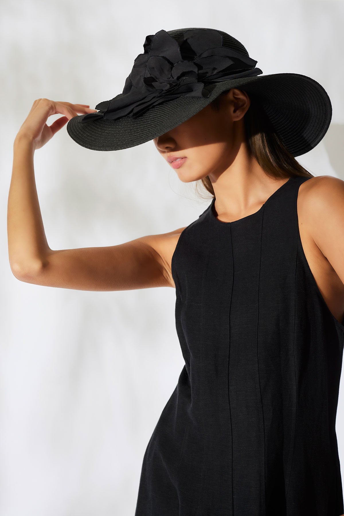 Natori Techno Poplin Cut-Out 3D Applique Straw Hat